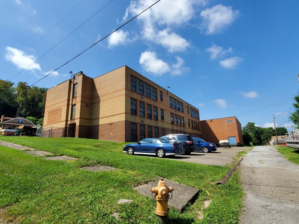 306 Jefferson St , Newell, WV 26050